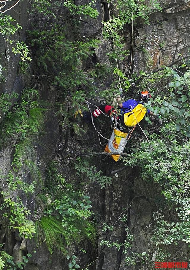 巅峰之境·悬崖之上丨悬崖环卫工：一根绳索走峭壁，最美风景献游客