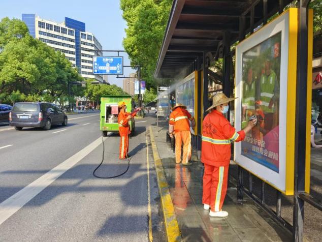 迎国庆 浙江杭州临平区南苑街道环卫保障不打烊