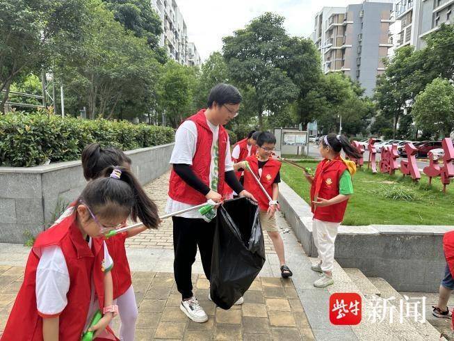 别出心裁培养环保理念，志愿者邀请青少年通过玩游戏学习垃圾分类知识