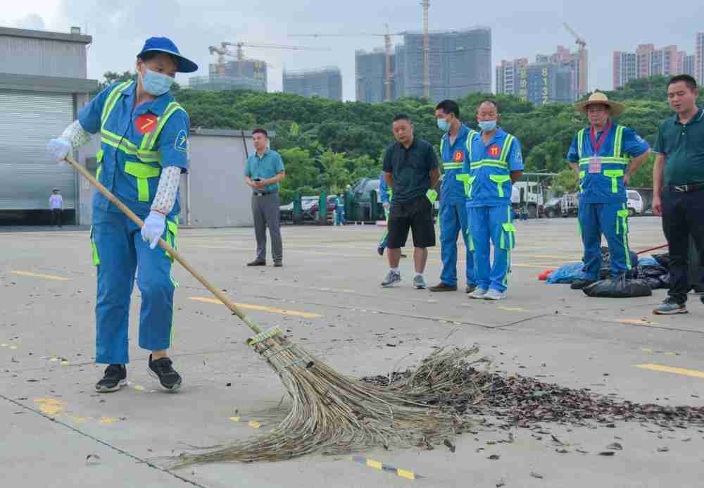 城市管理精细化，环卫工匠赛“绣花”