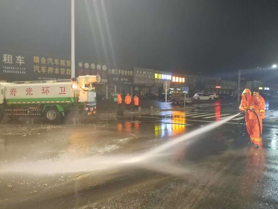 寿光环卫集团：连夜清理雨后积水 迅速恢复环境卫生水平