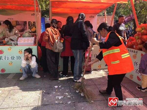 一迎三创｜鹤城环卫：全力保障米粉节现场干净整洁