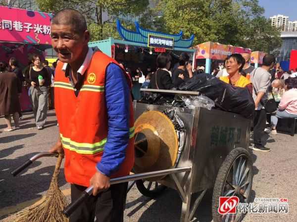 一迎三创｜鹤城环卫：全力保障米粉节现场干净整洁