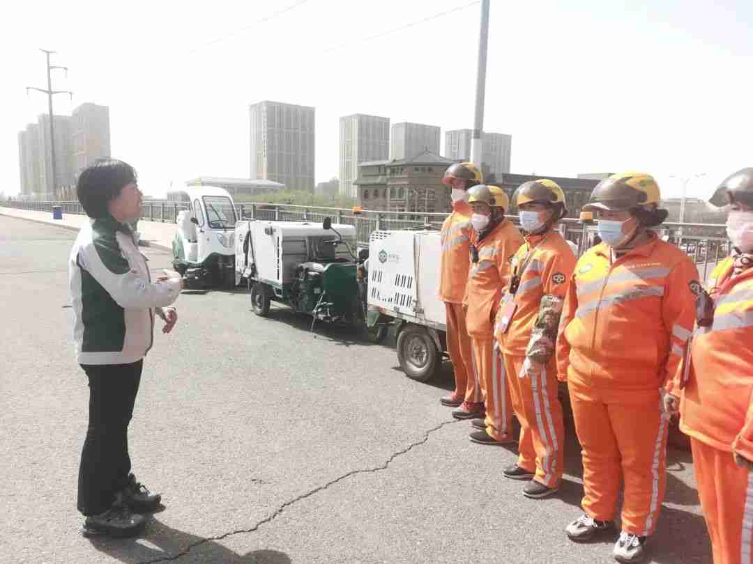 以“干”字当头 用实干圆梦 彰显新时代工人风采 ——呼和浩特中环洁环卫服务有限公司清扫队队长 许卉