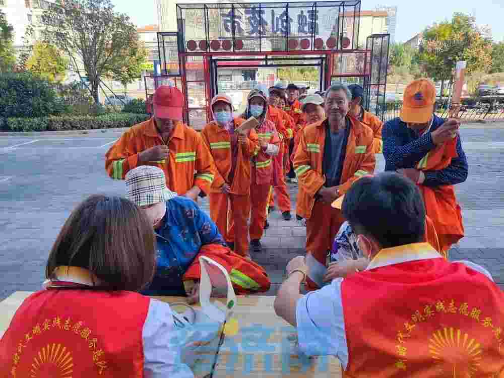 济南历城港沟街道开展情系环卫工人免费体检送爱心活动