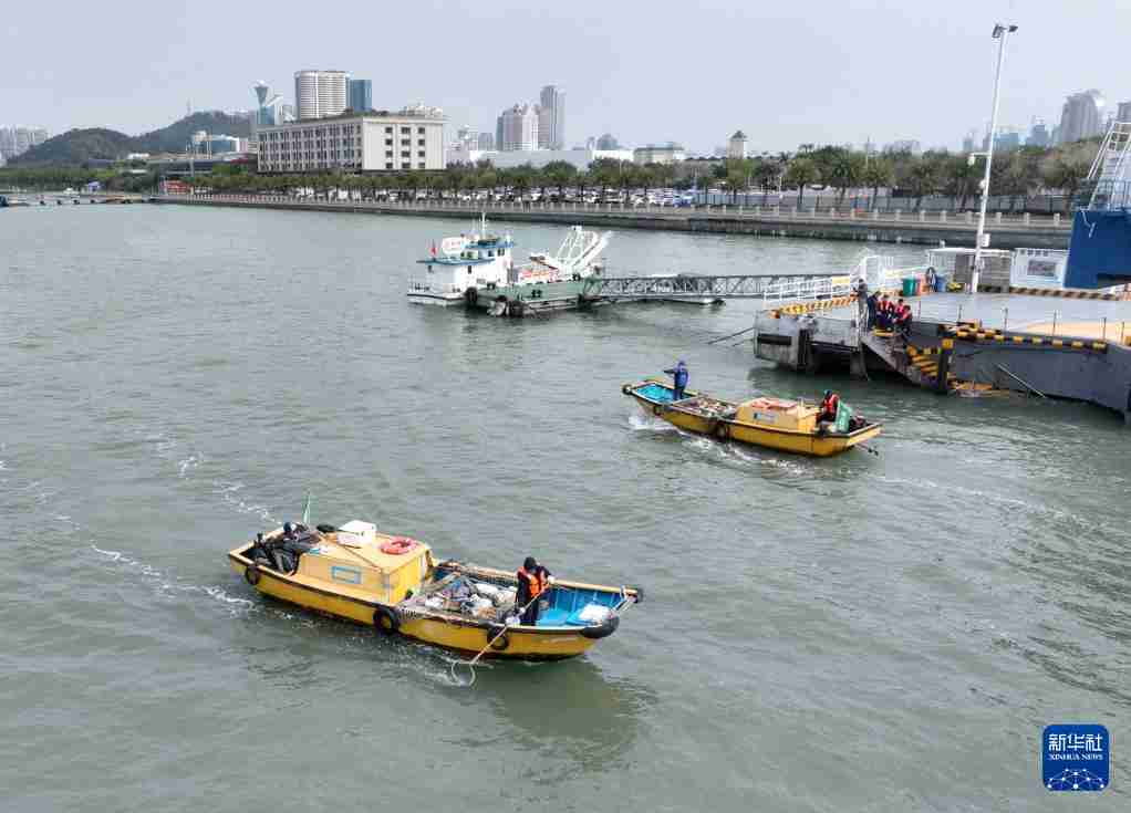 厦门：智能海上环卫系统“呵护”美丽海岸线