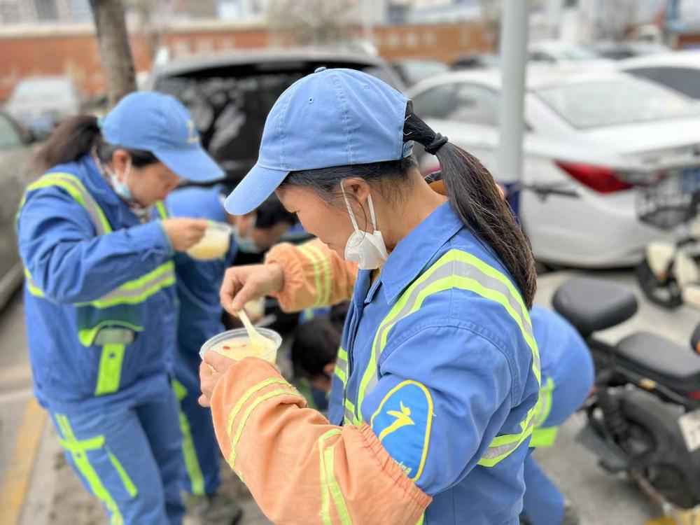 广州市黄埔区鱼珠街：关爱环卫工人，元宵送温暖