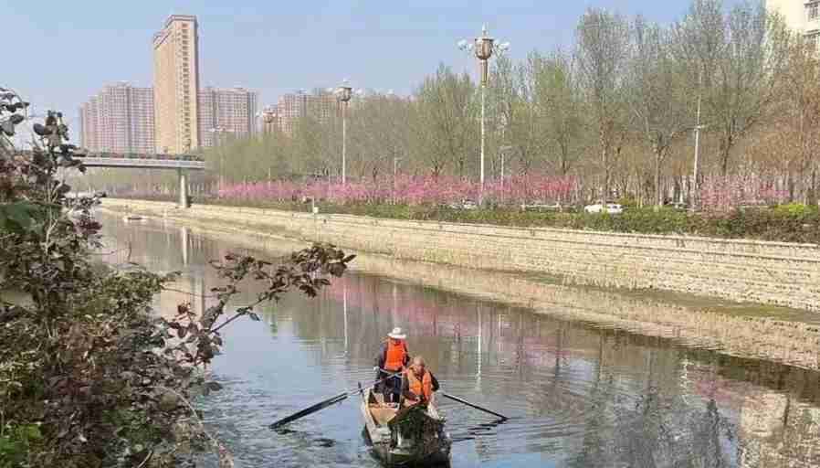 衡水市环卫中心：常态化清理整治河道 着力营造良好水域环境