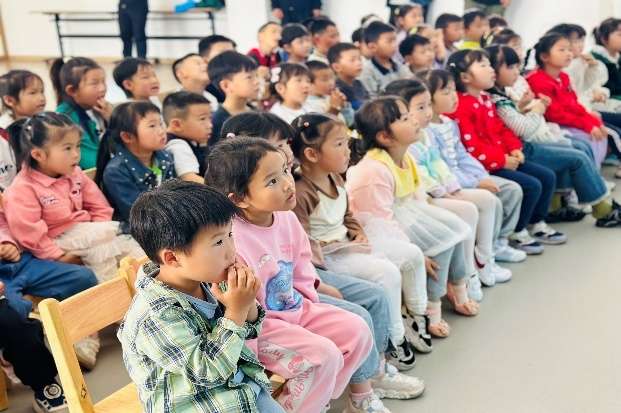 南京雨花台区：争做环保小卫士 垃圾分类我先行