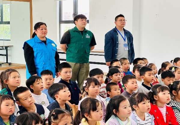 南京雨花台区：争做环保小卫士 垃圾分类我先行