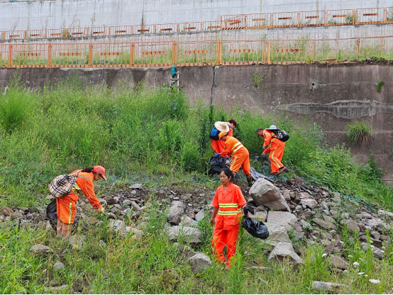 重庆南岸区：加强长江沿岸环境卫生治理 “绣”出滨江风景带