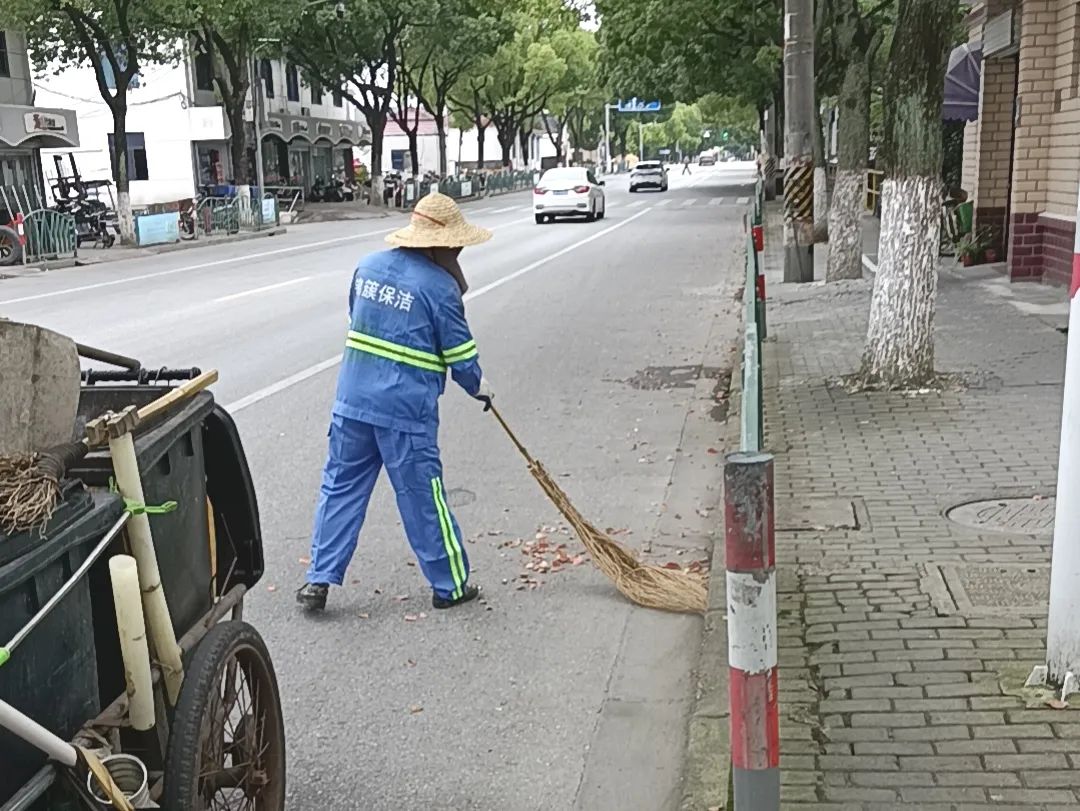 柘林镇多举措保障夏季环卫作业安全