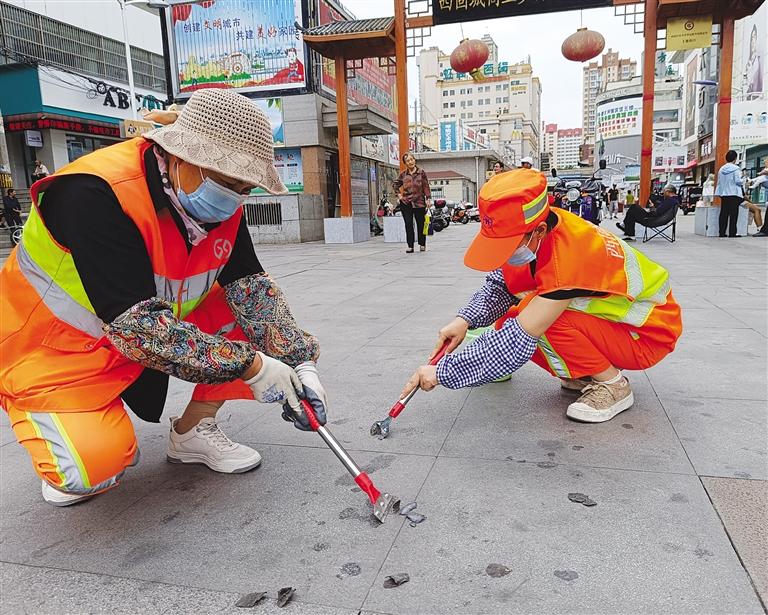 西固环卫：细微处扮靓城市容颜