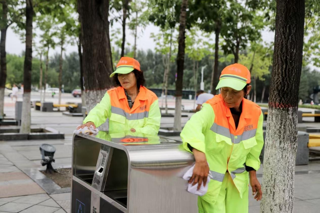 哈尔滨市环卫部门全力做好太阳岛企业家年会和“哈马”环境卫生保障