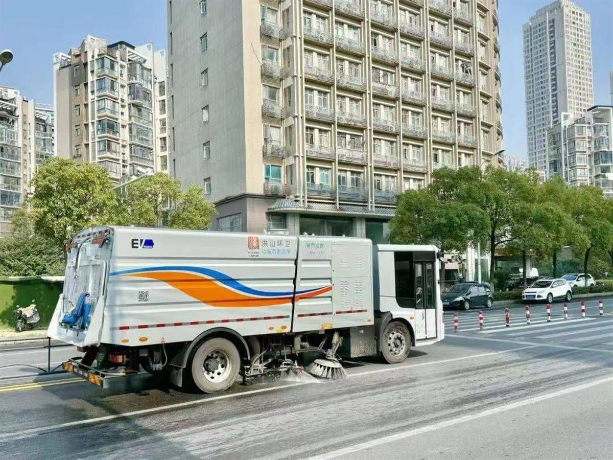 以“租”代“买”降本提效 武汉新增新能源环卫车900余台