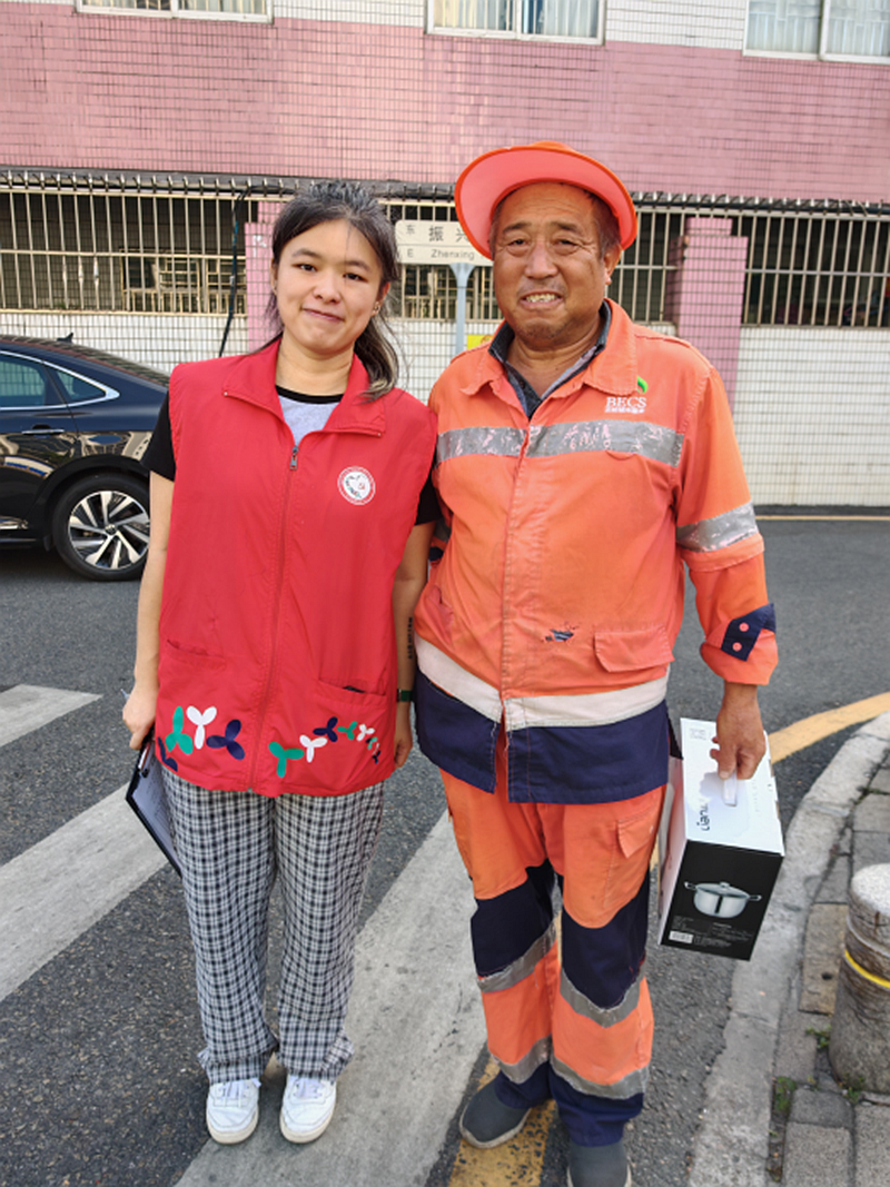 龙岗街道龙岗社区关爱环卫工人 致敬劳动美