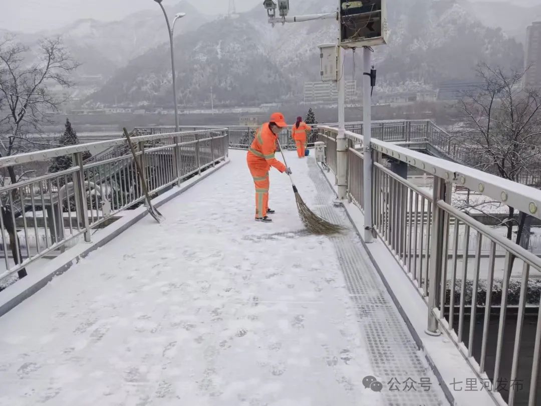 七里河区环卫服务中心：清雪除冰不眠夜 戮力同心保安全