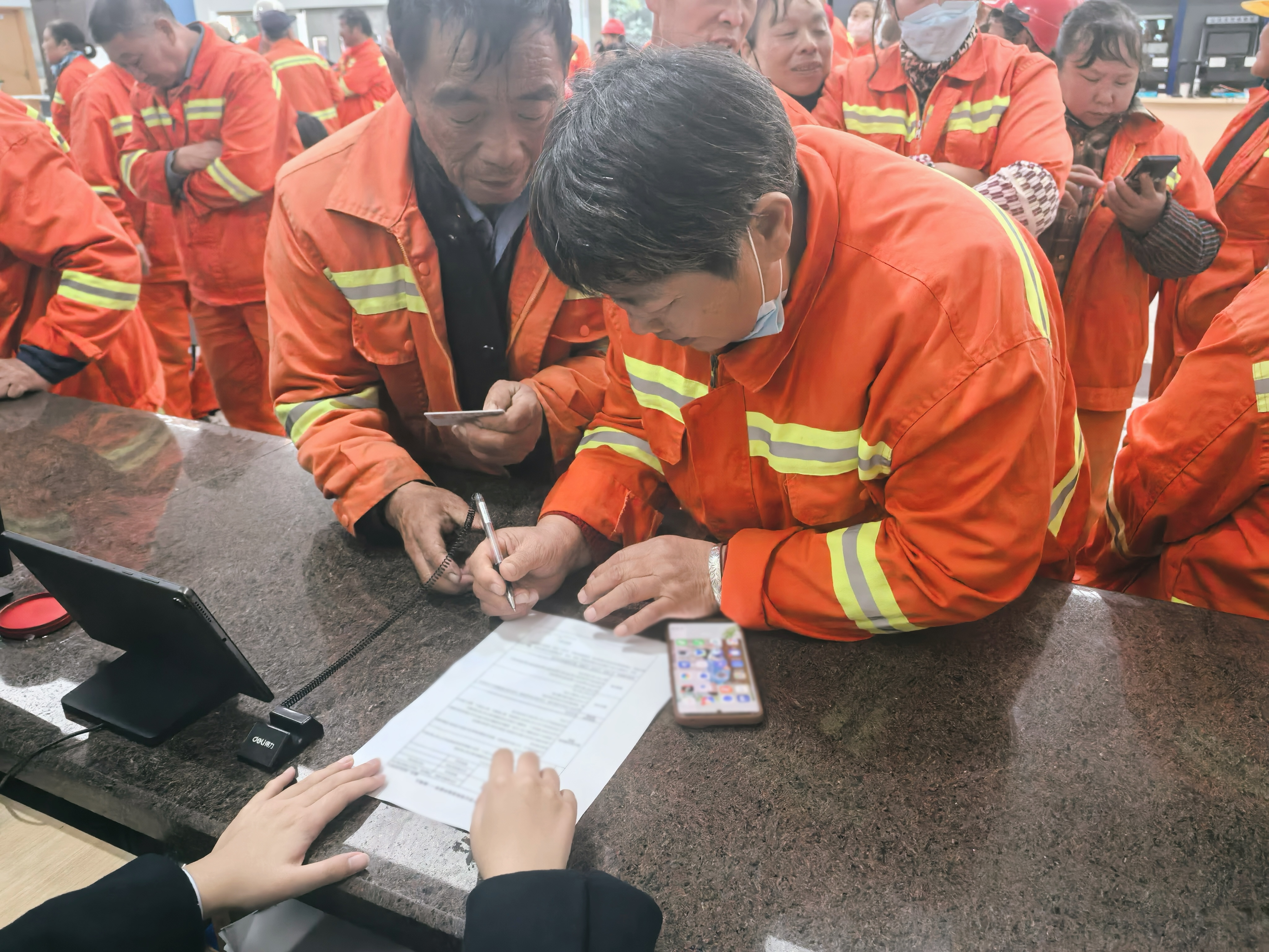 浙江椒江为环卫工人开启“潮汐窗口”