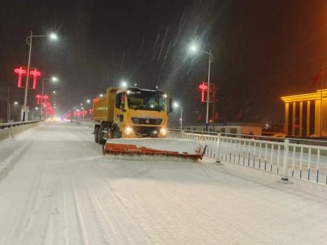 兰州市城管环卫系统全力奋战清雪除冰一线保畅通