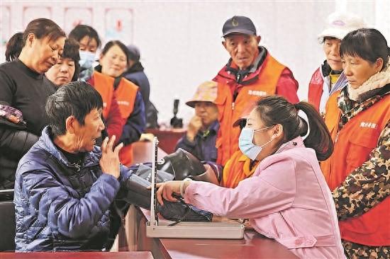 关爱环卫工 寒冬送健康