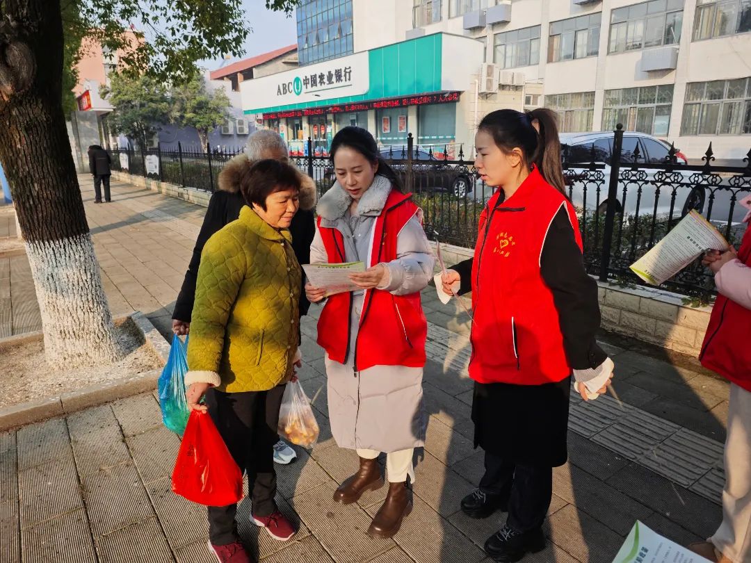 后湖管理区团委组织开展环境卫生清扫和冬季消防安全宣传志愿服务活动