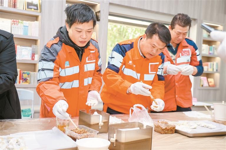 爱心汇聚暖寒冬 深圳举行关爱困难环卫工人活动_深圳新闻网