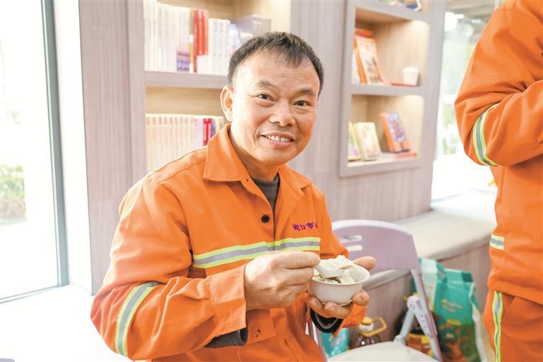 爱心汇聚暖寒冬 深圳举行关爱困难环卫工人活动_深圳新闻网