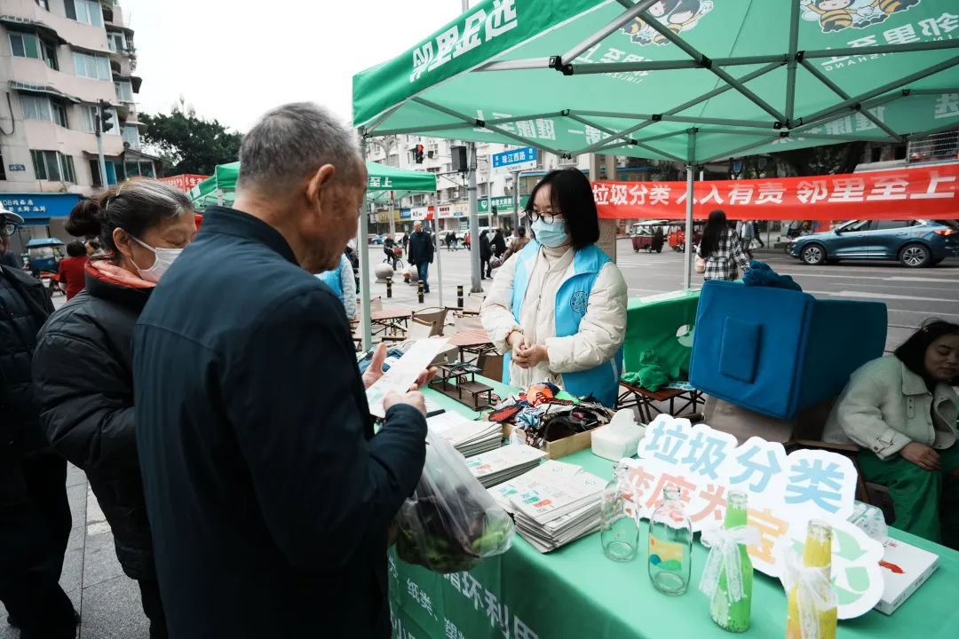 能兑换多种商品！首个街面移动式垃圾分类回收服务站亮相