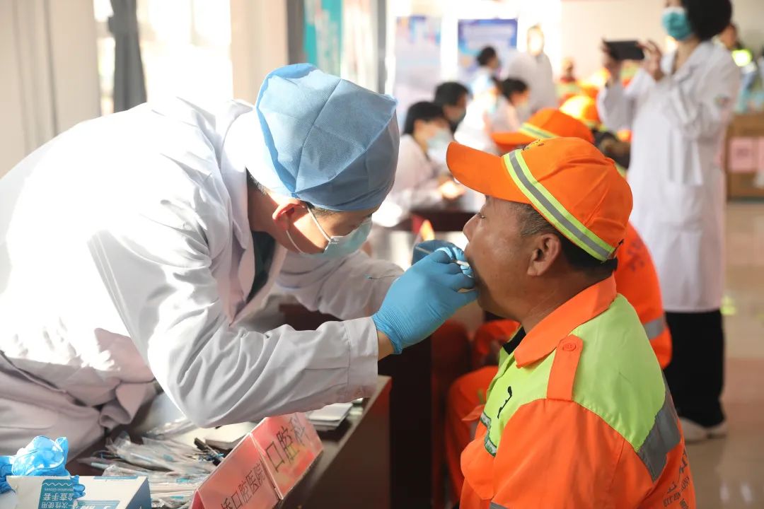 红桥区总工会“关爱职工健康行”系列活动首站慰问环卫工人