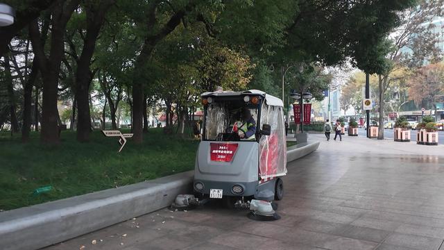 环卫部门多措并举降尘减霾，保障环境质量