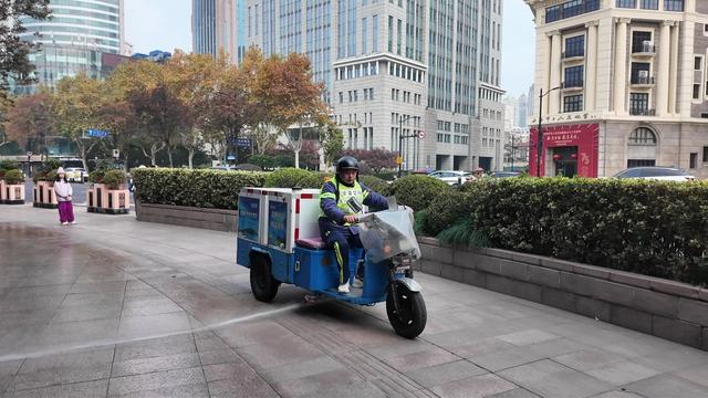 环卫部门多措并举降尘减霾，保障环境质量
