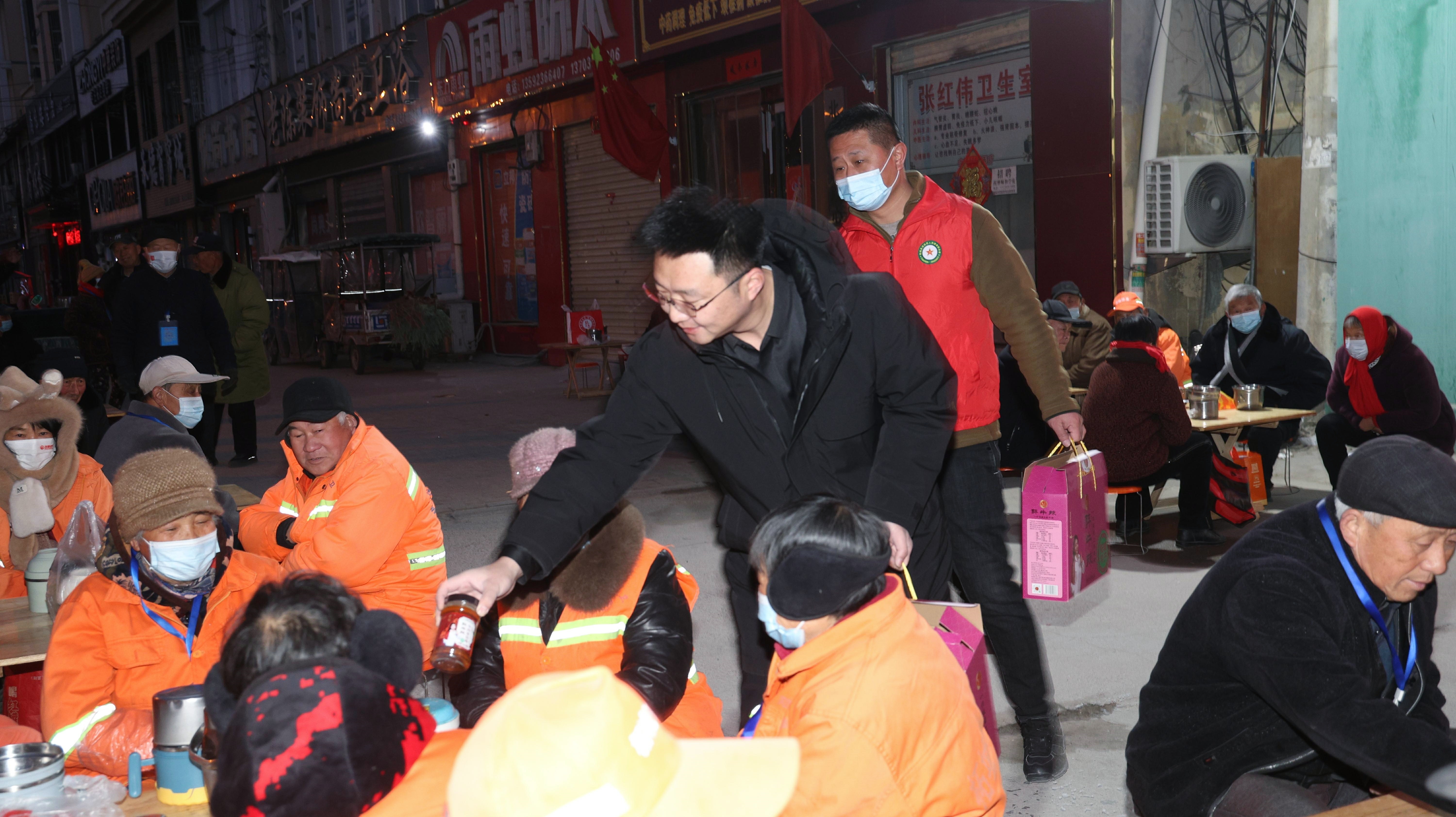 柘城县 爱心企业无私关爱，环卫工人暖胃暖心
