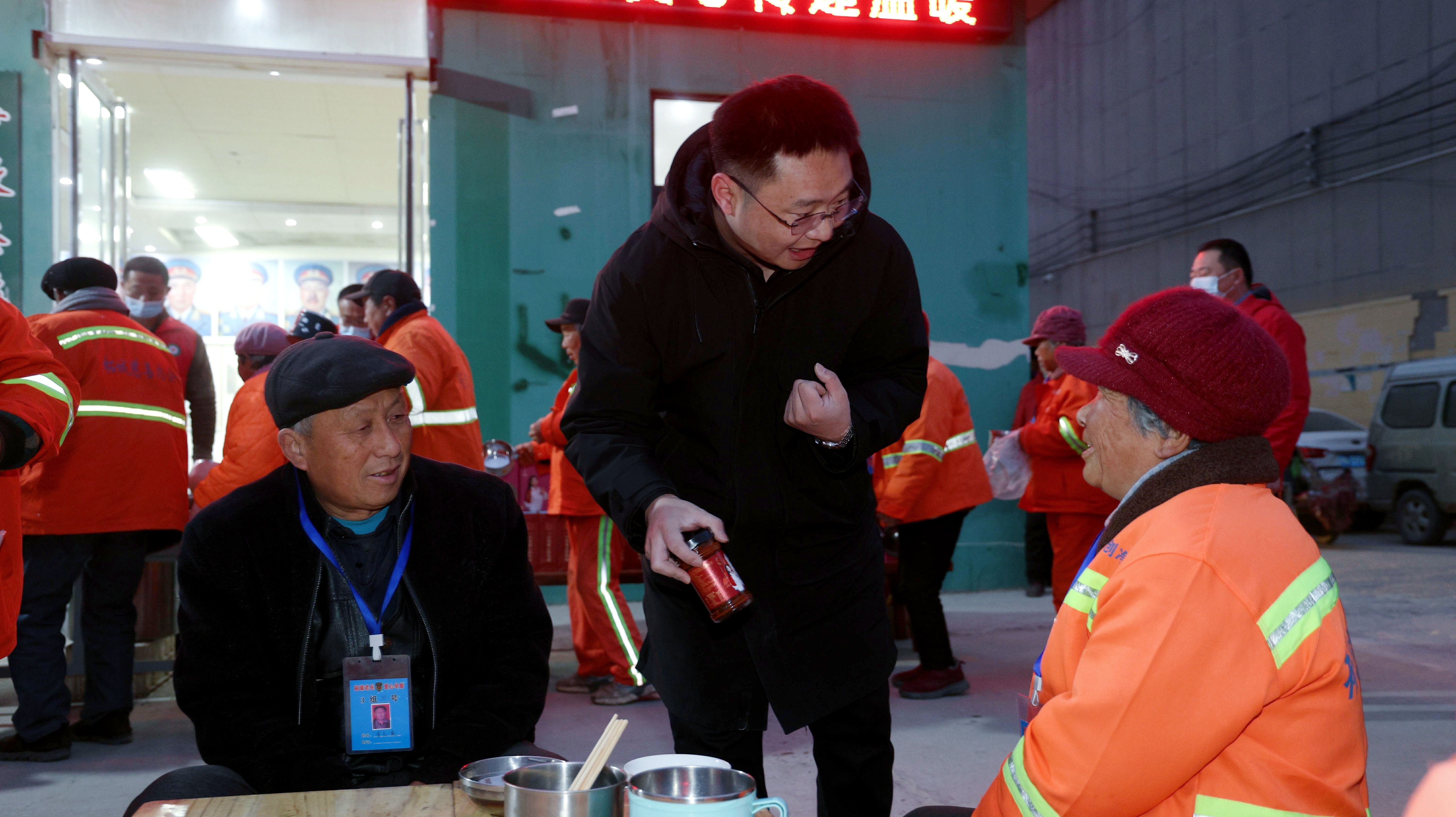 柘城县 爱心企业无私关爱，环卫工人暖胃暖心