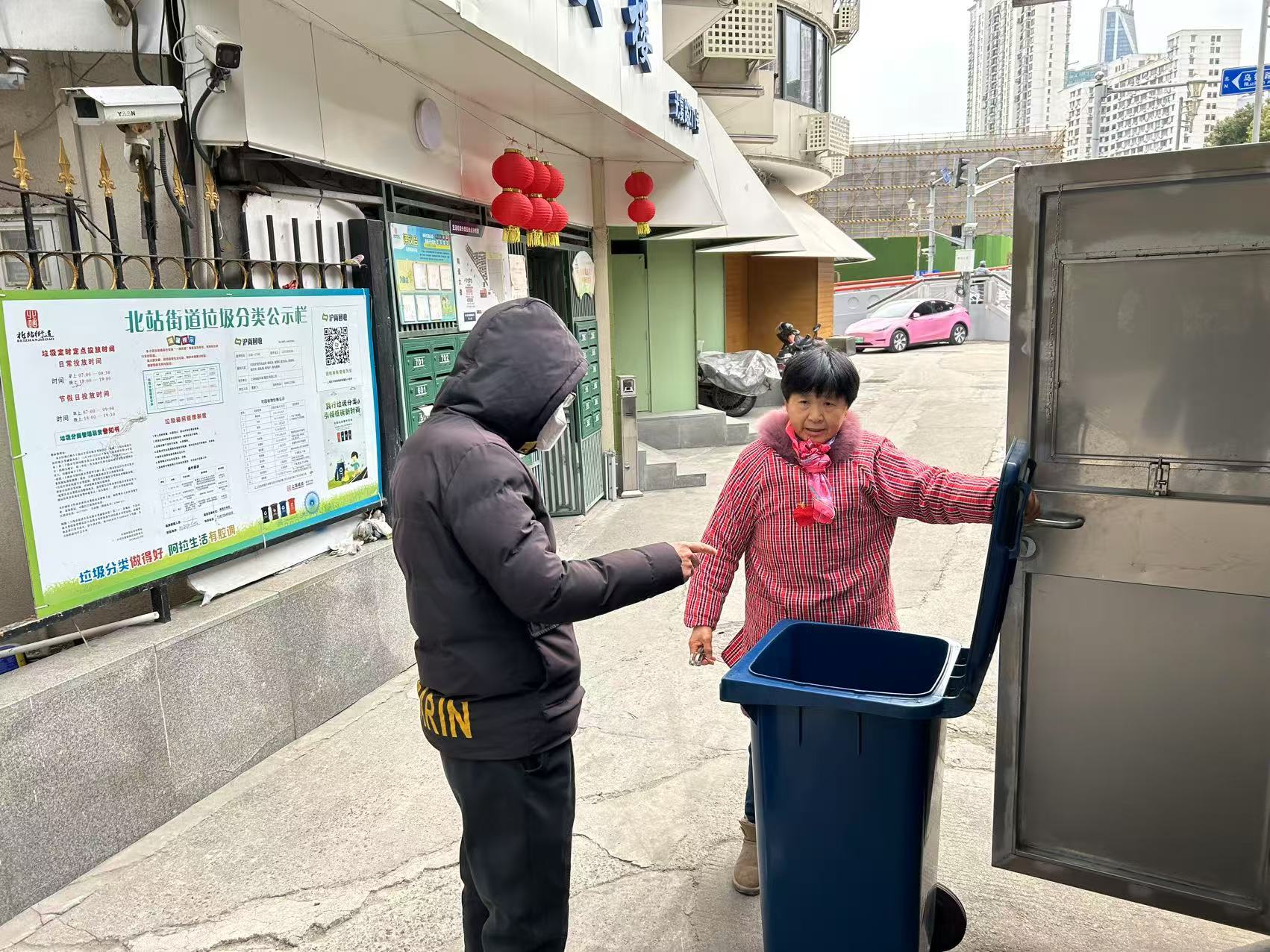 加强垃圾分类长效管理，TA们开展专项行动