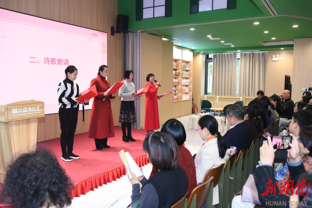 尘埃与星辰：妇女节，一起读环卫女工黄新生的诗