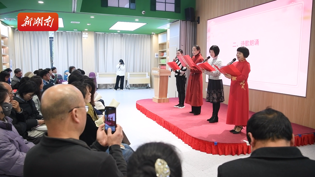 尘埃与星辰：妇女节，一起读环卫女工黄新生的诗