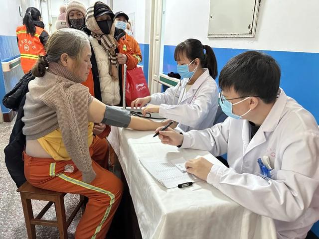 暖心守护“她”健康！贴心关怀赠予环卫女工
