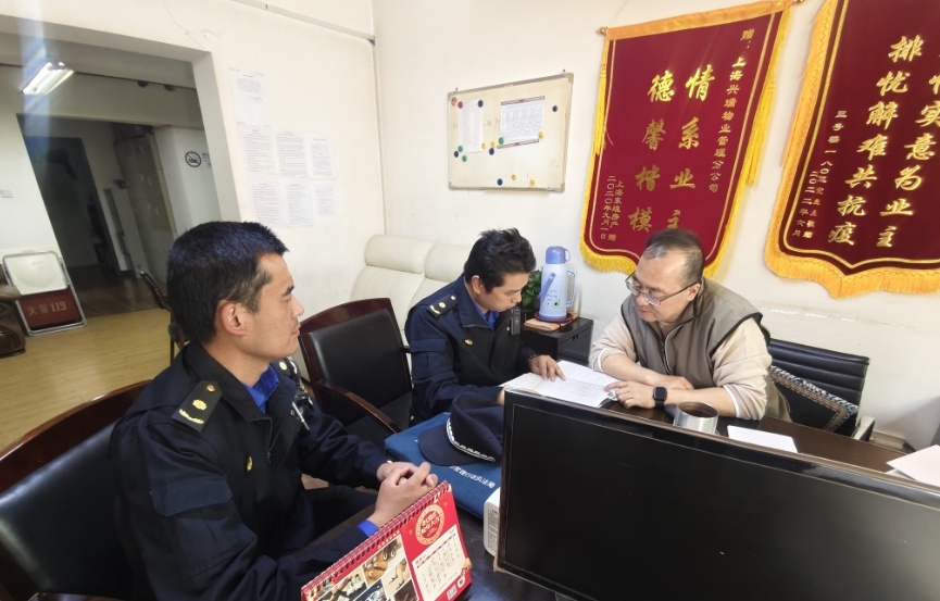 北站城管高效联动破难题，“多格合一”治理建筑垃圾乱象