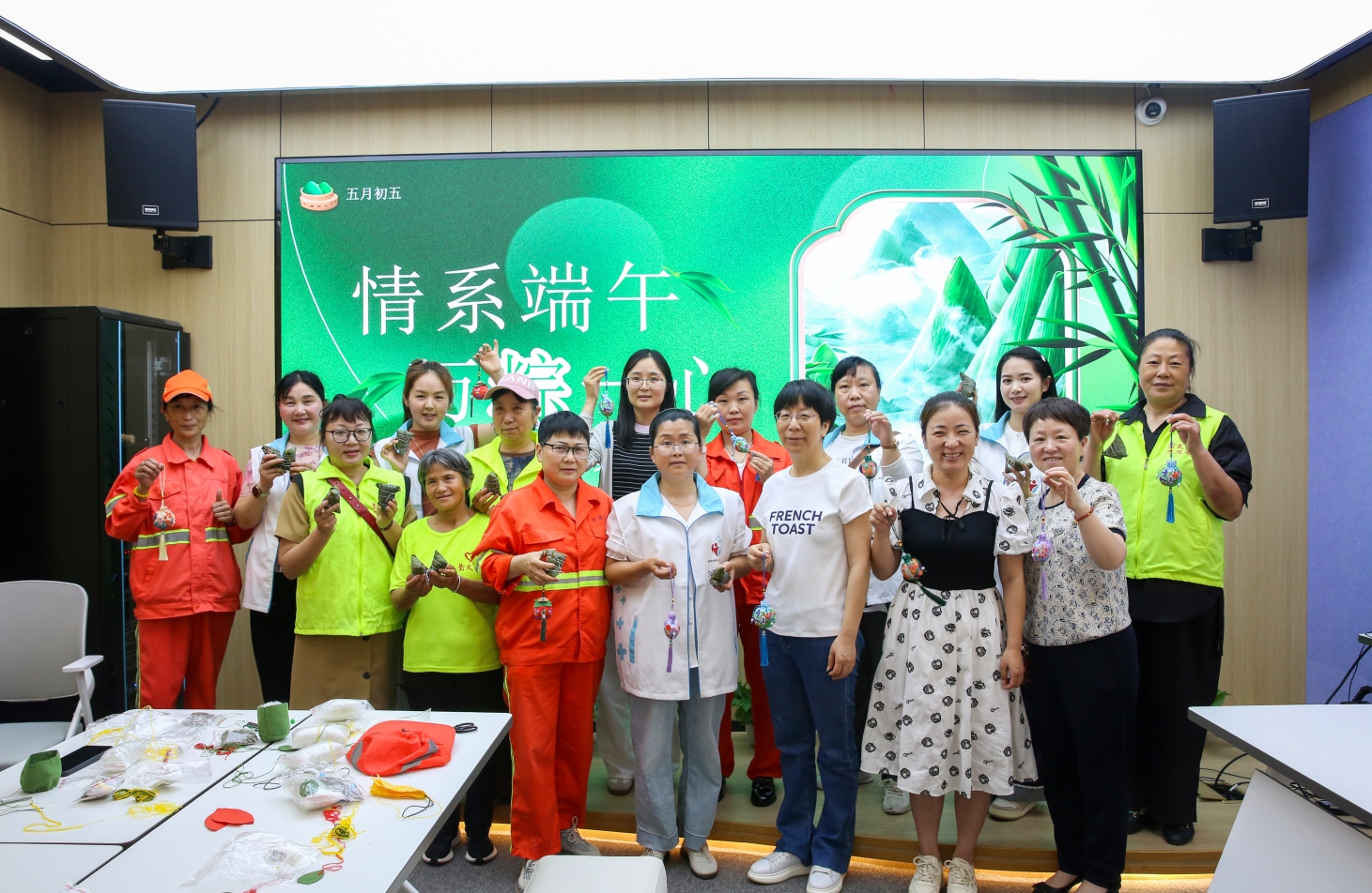 粽叶飘香暖人心 环卫工人迎端午