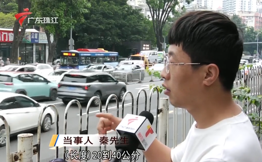 小车被路面石块扎爆胎，车主向环卫中心索赔遭拒