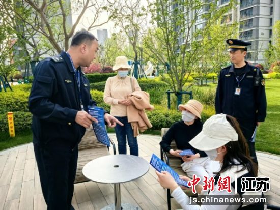 徐州鼓楼区拾屯街道开展建筑垃圾运输管理宣传活动