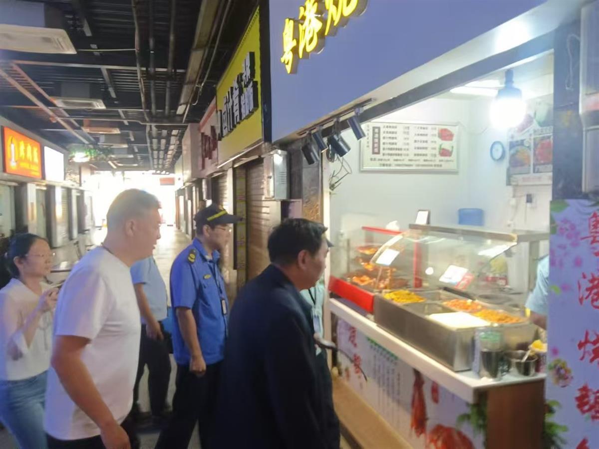 干干净净过国庆，武汉环卫工清运垃圾7.8万吨