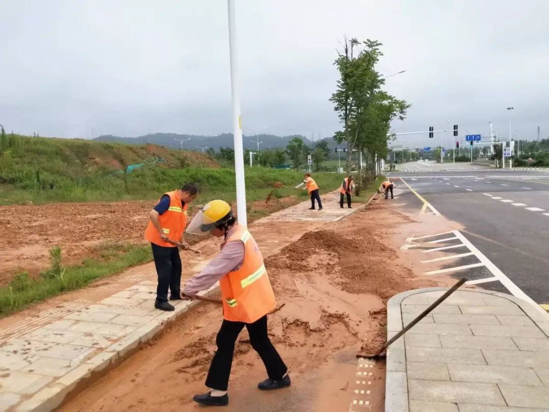 以“汛”为令，开福环卫构建“雨前、雨中、雨后”全链条保障体系
