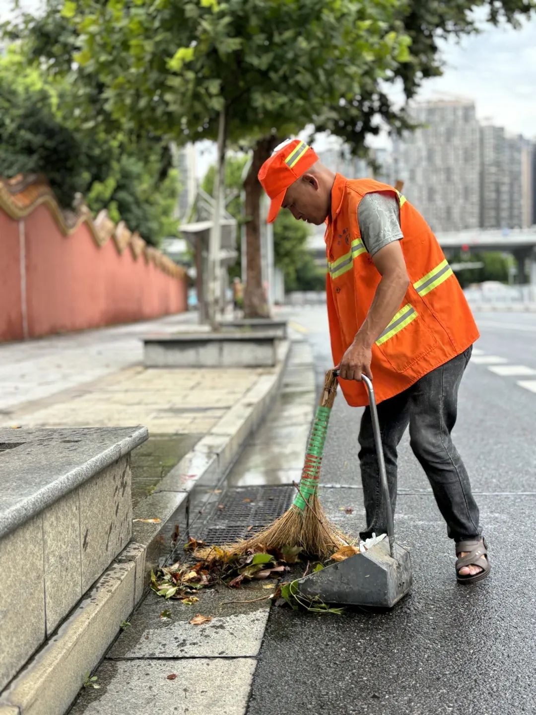 以“汛”为令，开福环卫构建“雨前、雨中、雨后”全链条保障体系