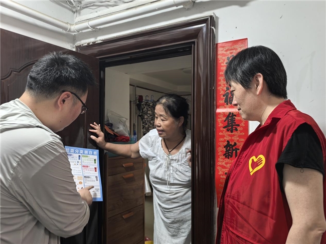 石景山区垃圾分类宣传再发力，携手志愿者入户宣传绿色生活理念