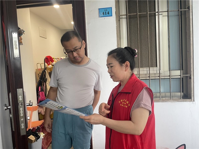 石景山区垃圾分类宣传再发力，携手志愿者入户宣传绿色生活理念