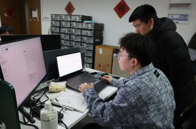 从“看得见”到“抓得起”！杭师大学生团队让无人机进行垃圾巡检
