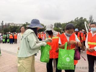 暖心！鄂托克前旗园林环卫工人收到460份防暑“大礼包”