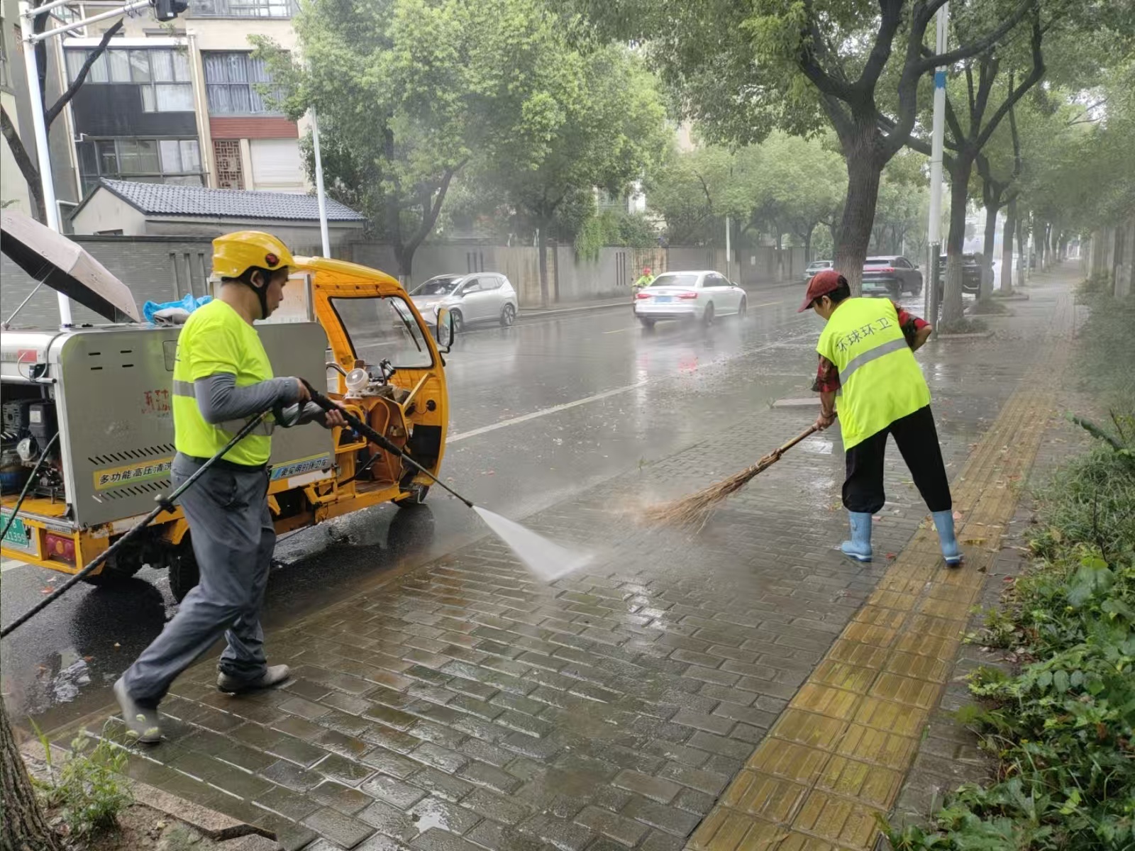 严阵以待，逆风坚守 筑牢城市环卫防线