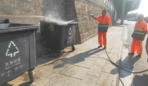 德阳市罗江区组织环卫工人扎实做好防蚊灭蚊工作